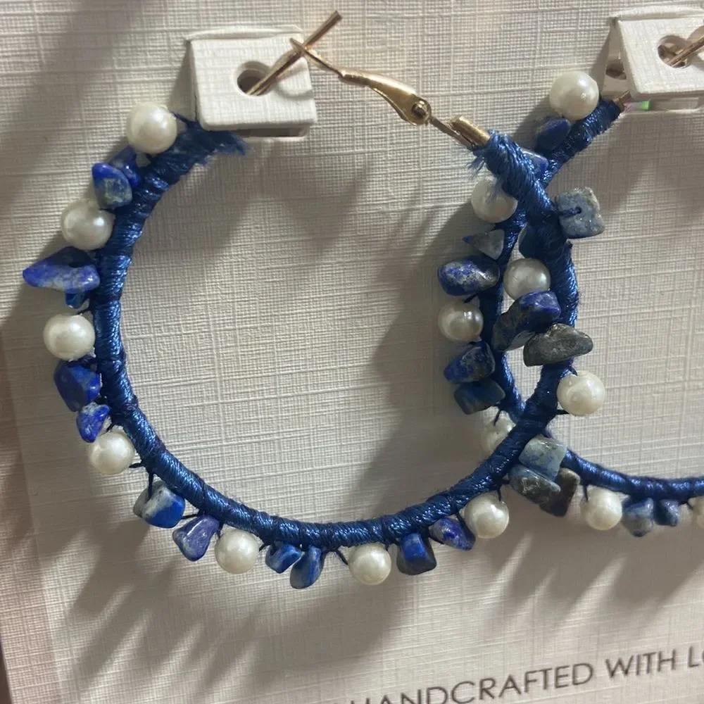 Elusory blue and white earrings‎